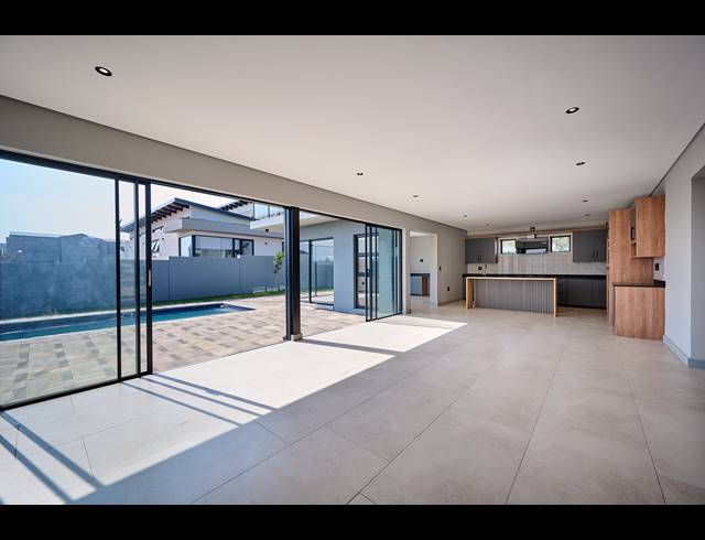 5 BEDROOM HOUSE FOR SALE IN HELDERFONTEIN ESTATE